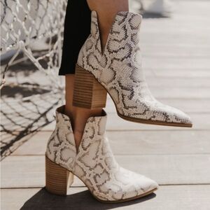 Steve Madden Cream and Gray Snake Print Booties